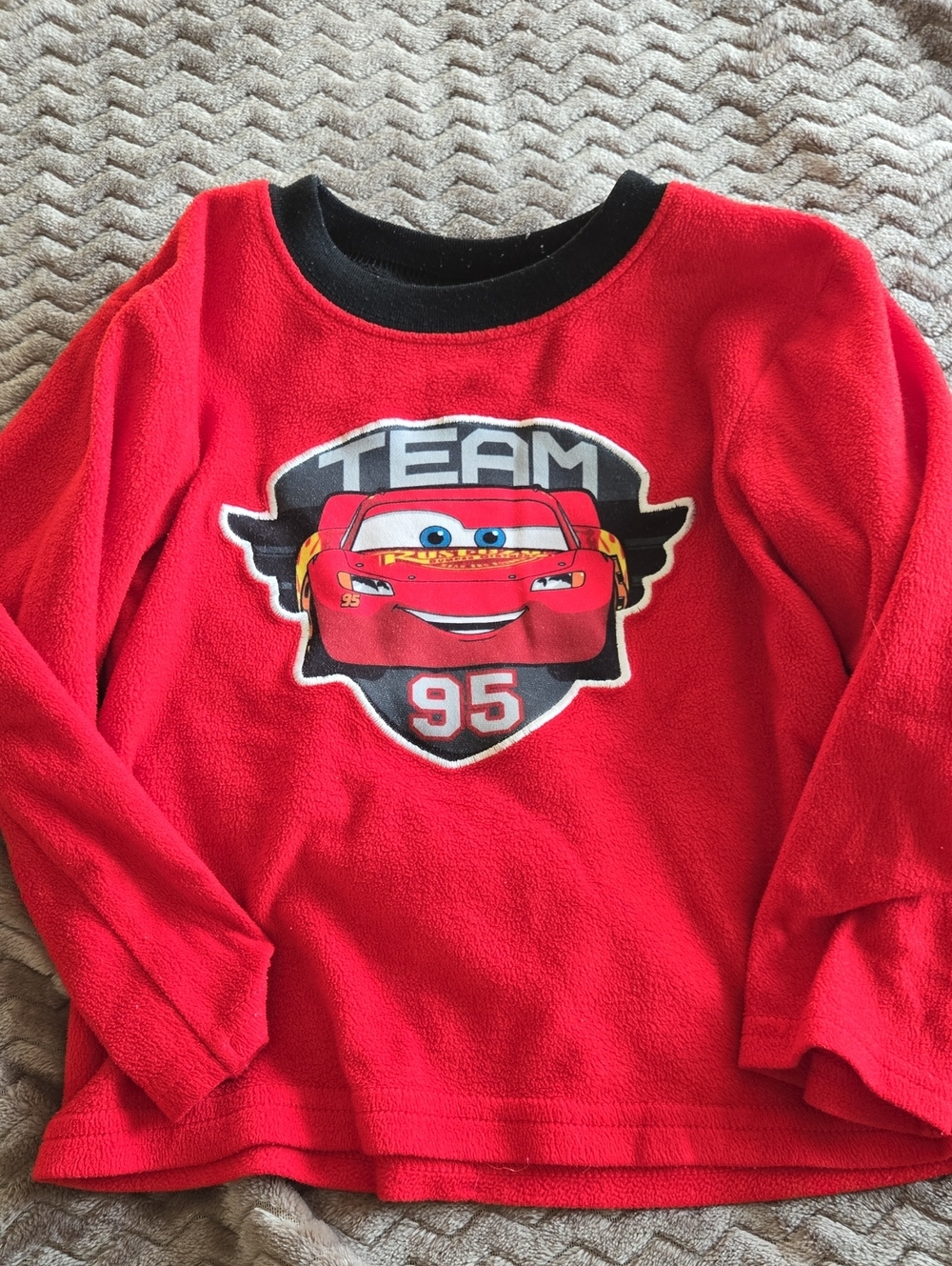 Red 'Team 95' Kids Fleece Top featuring Lightning Car